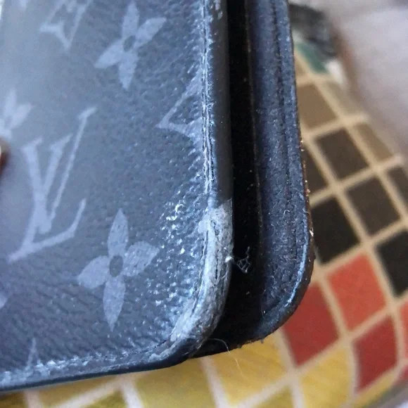 Authentic Louis Vuitton IPHONE X Folio - Picture 7 of 8